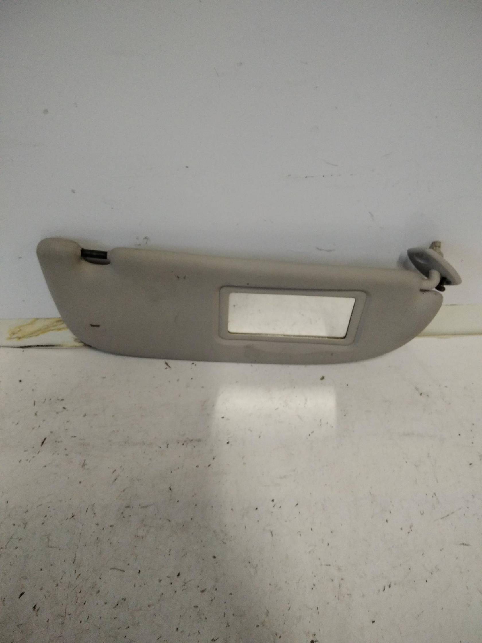 Aletta parasole parabrezza dx.